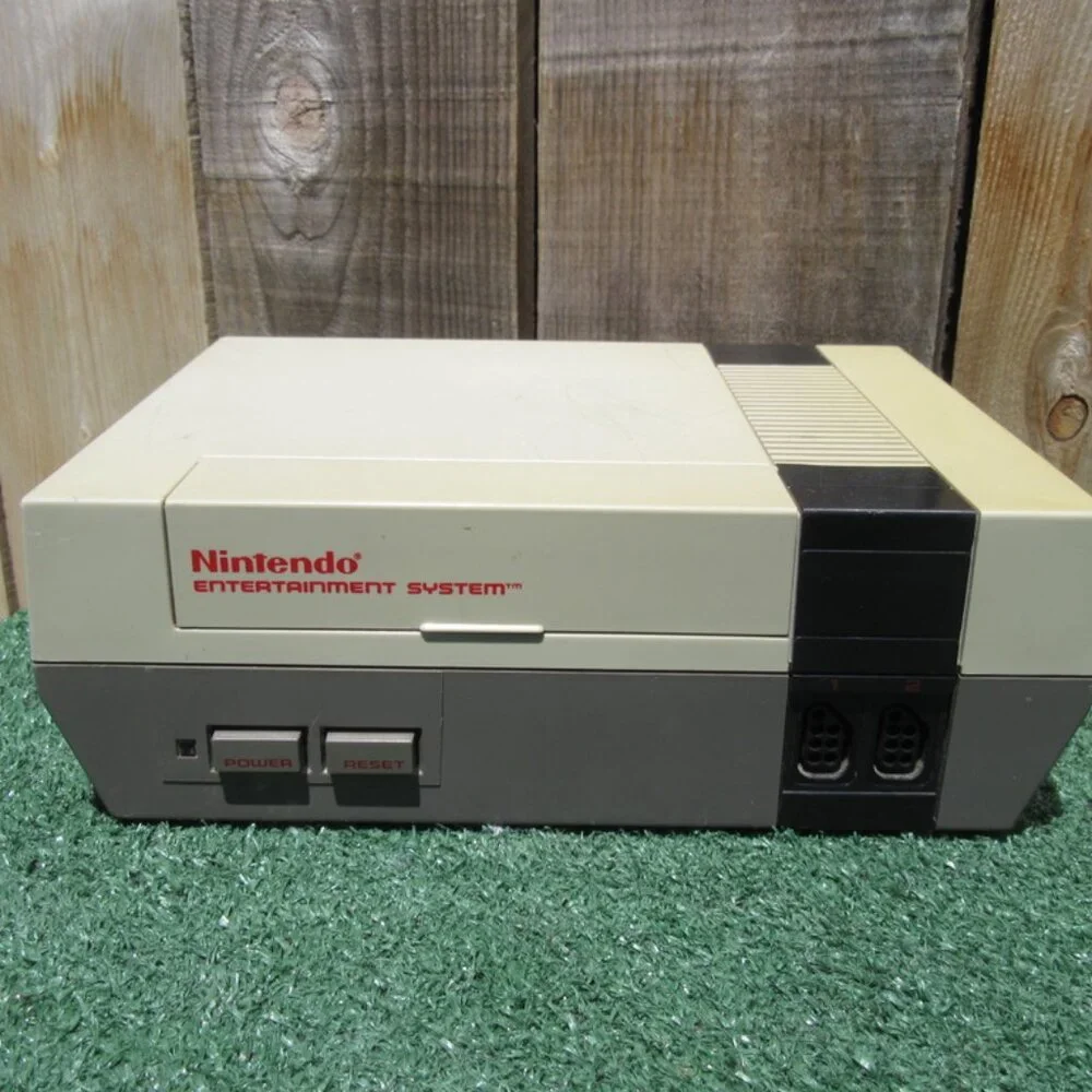 Vintage Nintendo NES-001 Console + Super Mario Bros 3 Duck Hunt Bases Loaded